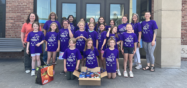 Perry Browne Girls on the Run collects food for those in need
